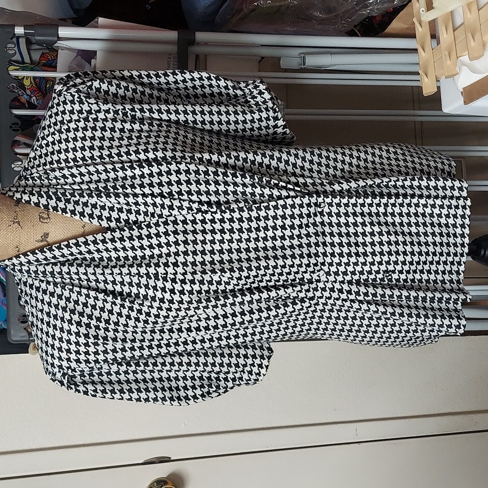 Black and White Houndstooth Blouse